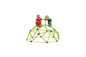 Trepador Eezy Peezy disponible en Bebé Urbano, permite que los niños desde 3 hasta 8 años puedan desarrollar su motricidad e imaginación trepando a través de su estructura plástica resistente hasta 70 kilos.