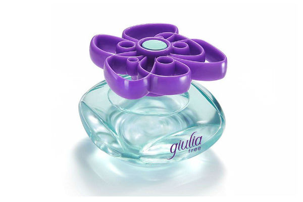 Perfume Giulia Free de CyZone. Tiene un aroma fresco y juvenil creado para impulsar a las chicas  a vivir experiencias nuevas.