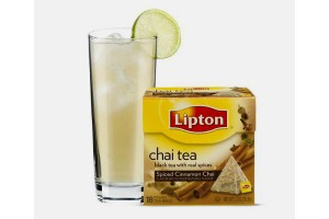 Chilcano con chai tea: 2 bolsitas Pyramids Chai Tea Spiced Cinnamon Chai, 60 cc de Pisco, 30 cc de goma, 3 o 4 gotas de Amargo de Angostura, 1 rodaja de limón, ginger Ale y hielo.Gentileza Lipton tea.