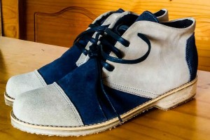 Materialismo Puro se llama una nueva zapatería donde puedes mandar a hacerle a tu papá unos lindos zapatos a pedido. Un regalo único y original, ya que utilizan materiales reciclados en su confección. Más info para regalar un par en www.materialismopuro.wix.com.