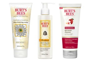 Burt's Bees también nos sorprende con sus diferentes líneas de cuidado. Por ejemplo, acá vemos, por ejemplo, su jabón de corteza y manzanilla, que está libre de sulfatos.