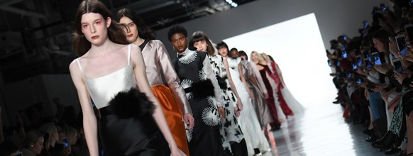Models walk the runway at Bibhu Mohapatra during New York Fashion Week on February 15, 2017, in New York. / AFP / Angela Weiss

 FASHION-US-BIBHU MOHAPATRA