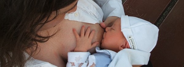 breastfeeding-2090396_640