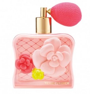 Tease Flower de Victoria's Secret  es una fragancia floral con notas de orquídea azucarada, tulipanes de primavera, nata montada con vainilla.