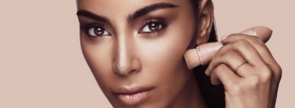  Línea de maquillaje de Kim Kardashian nos sorprende con ¡  tonos de piel!