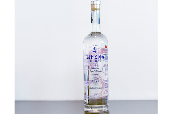 Sirena de Chiloé, elaborado con las reconocidas papas de la zona, es el primer y único vodka hecho en nuestro país