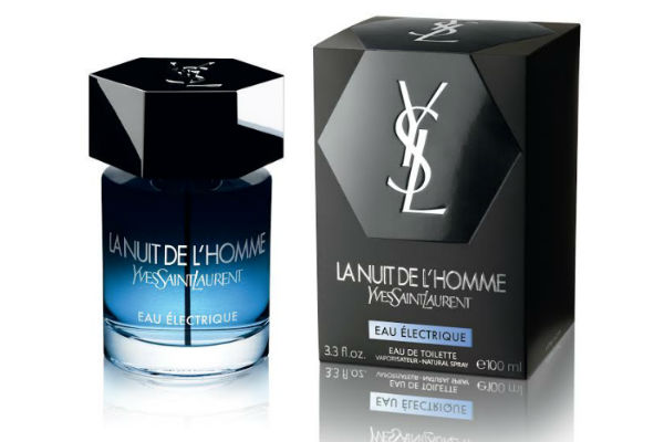 Yves Saint Laurent lanza su nueva fragancia masculina La Nuit de L’Homme Eau Électrique‘, una fragancia que bordea la elegancia y la libertad, perfecta para papá.