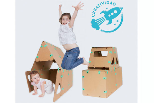 El Kit de Creatividad de Ikitoi será su fascinación. Se trata de un juego compuesto por láminas geométricas de cartón reforzado y reciclado, con las cuales podrá armar figuras de gran tamaño y así jugar dentro de un avión, cohete, cocina, teatro y más construcciones. También es de denda.cl