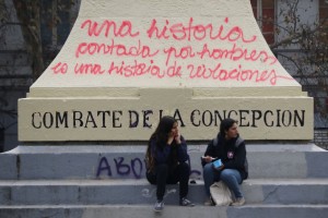16 de Mayo de 2018/SANTIAGO 
Cientos de estudiantes comienzan a llegar hasta Plaza Italia, para participar de una nueva marcha feminista convocada por la Confech, "contra la violencia machista, educación no sexista"
FOTO: LEONARDO RUBILAR CHANDIA/AGENCIAUNO