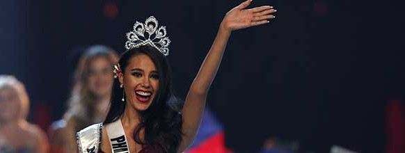 RUN1436. Bangkok (Thailand), 16/12/2018.- Miss Philippines Catriona Gray jubilates after she was crowned as the new Miss Universe during the Miss Universe 2018 beauty pageant at Impact Arena in Bangkok, Thailand, 17 December 2018. Women representing 94 nations will participate in the 67th Miss Universe 2018 beauty pageant in Bangkok. (Filipinas, Tailandia) EFE/EPA/RUNGROJ YONGRIT EDITORIAL USE ONLY Miss Universe 2018 beauty pageant in Bangkok