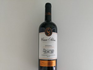 Un buen vino, como este Cabernet Sauvignon de Casa Silva, es siempre un buen regalo.