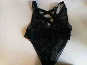 Conjunto de la marca de corsetería francesa ETAM, con encajes elásticos que crean un look femenino y sexy, que al mismo tiempo es muy cómodo.