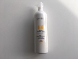 Esta crema corporal de Babé ofrece una hidratación 24 horas para las pieles mixtas, normales o secas.