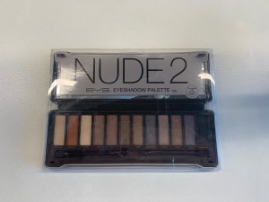 Esta paleta de sombras Nude  de ByS es lo que necesitas para un smokey eyes perfecto.